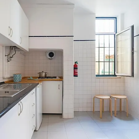 Urban Retreat At Downtown: Balcony, Style, Comfort * Lisboa